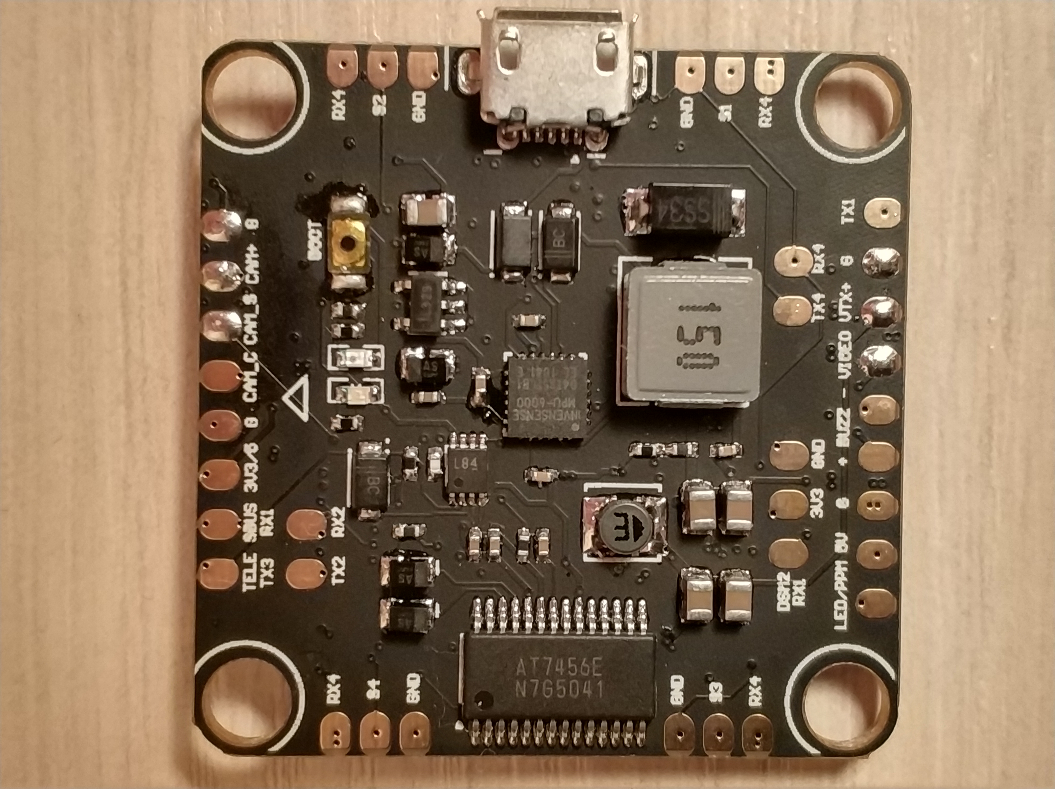 Aikon F4 顶部